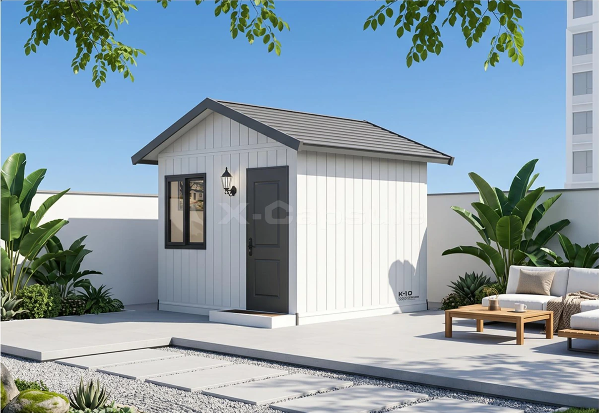 Casa X-Capsule de cobertura inclinada em jardim
